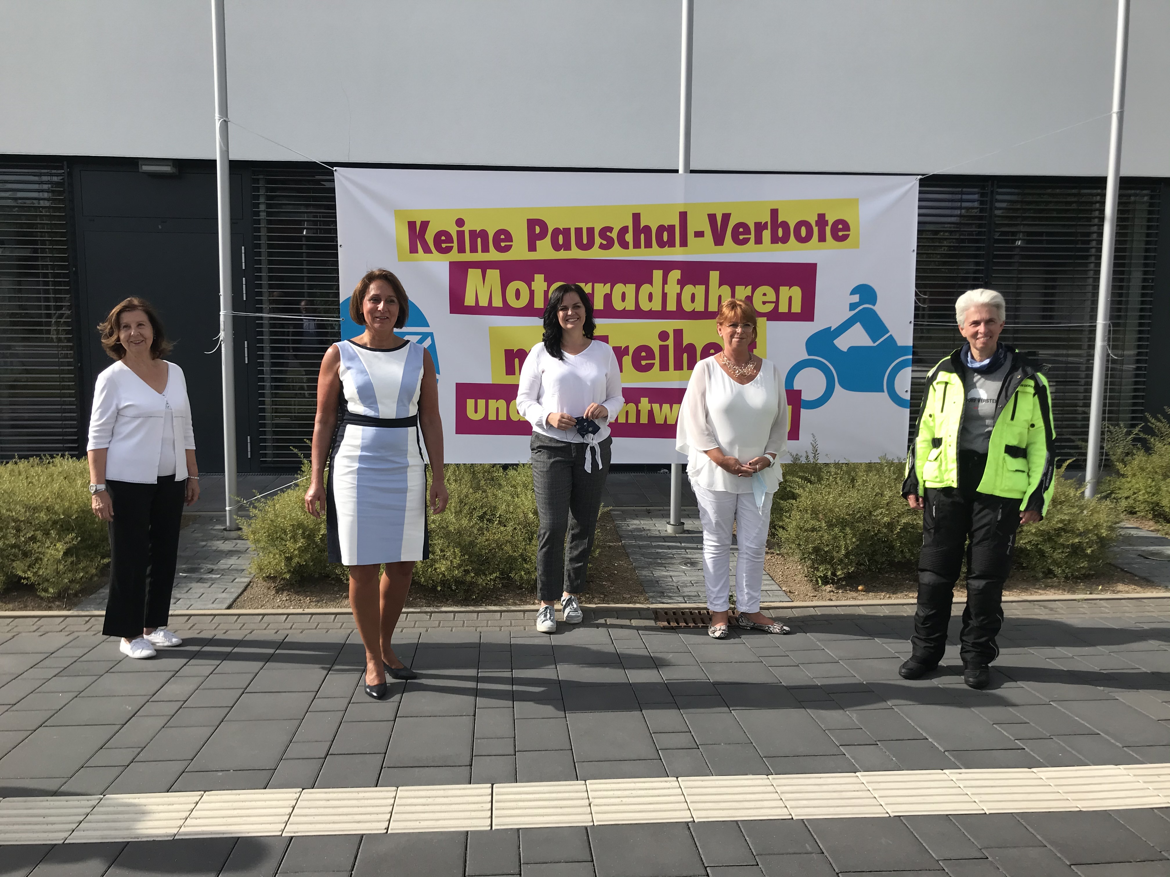 Bundespolitikerin Strack-Zimmermann spricht beim Parteitag der FDP Rhein-Sieg Klartext:  Keine  pauschalen Fahrverbote für Motorradfahrer