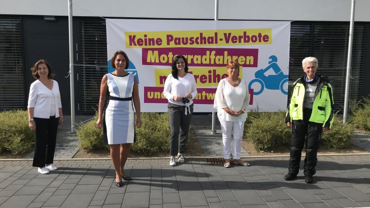 Bundespolitikerin Strack-Zimmermann spricht beim Parteitag der FDP Rhein-Sieg Klartext:  Keine  pauschalen Fahrverbote für Motorradfahrer