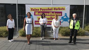 Bundespolitikerin Strack-Zimmermann spricht beim Parteitag der FDP Rhein-Sieg Klartext:  Keine  pauschalen Fahrverbote für Motorradfahrer